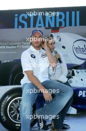 23.08.2006 Istanbul, Turkey,  Nick Heidfeld (GER), BMW Sauber F1 Team during an event of the team sponsor Intel in downtown Istanbul - Formula 1 World Championship, Rd 14, Turkish Grand Prix, Wednesday