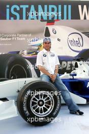 23.08.2006 Istanbul, Turkey,  Nick Heidfeld (GER), BMW Sauber F1 Team during a sponsoring activity in downtown Istanbul - Formula 1 World Championship, Rd 14, Turkish Grand Prix, Wednesday