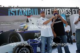 23.08.2006 Istanbul, Turkey,  Nick Heidfeld (GER), BMW Sauber F1 Team during an event of the team sponsor Intel in downtown Istanbul - Formula 1 World Championship, Rd 14, Turkish Grand Prix, Wednesday