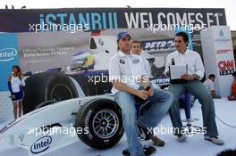 23.08.2006 Istanbul, Turkey,  Nick Heidfeld (GER), BMW Sauber F1 Team during an event of the team sponsor Intel in downtown Istanbul - Formula 1 World Championship, Rd 14, Turkish Grand Prix, Wednesday