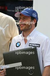 30.06.2006 Indianapolis, USA,  Jacques Villeneuve (CDN), BMW Sauber F1 Team, with a Dell Laptop - Formula 1 World Championship, Rd 10, United States Grand Prix, Friday