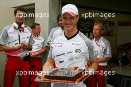 30.06.2006 Indianapolis, USA,  Ralf Schumacher (GER), Toyota Racing with his birthday cake - Formula 1 World Championship, Rd 10, United States Grand Prix, Friday