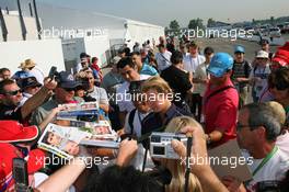 30.06.2006 Indianapolis, USA,  Nico Rosberg (GER), WilliamsF1 Team, signs lots of autographs for fans - Formula 1 World Championship, Rd 10, United States Grand Prix, Friday