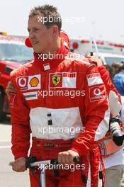 01.07.2006 Indianapolis, USA,  Michael Schumacher (GER), Scuderia Ferrari, gets pole position - Formula 1 World Championship, Rd 10, United States Grand Prix, Saturday Qualifying