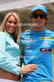 29.06.2006 Indianapolis, USA,  A Renault Girl with Fernando Alonso (ESP), Renault F1 Team - Formula 1 World Championship, Rd 10, United States Grand Prix, Thursday