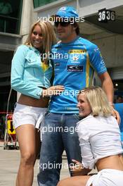29.06.2006 Indianapolis, USA,  Fernando Alonso (ESP), Renault F1 Team, with Renault Dancers - Formula 1 World Championship, Rd 10, United States Grand Prix, Thursday