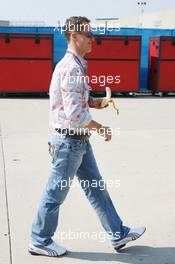 29.06.2006 Indianapolis, USA,  Michael Schumacher (GER), Scuderia Ferrari, eating a Banana - Formula 1 World Championship, Rd 10, United States Grand Prix, Thursday