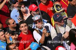 29.06.2006 Indianapolis, USA,  Fans in the pitlane - Formula 1 World Championship, Rd 10, United States Grand Prix, Thursday