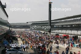 29.06.2006 Indianapolis, USA,  Fans in the paddock - Formula 1 World Championship, Rd 10, United States Grand Prix, Thursday