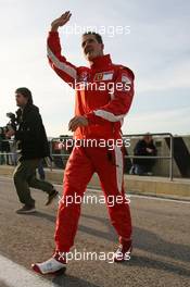 02.02.2006 Valencia, Spain,  Michael Schumacher (GER), Scuderia Ferrari - waving to his fans - Formula One Testing, Circuito Ricardo Tormo (ESP)