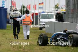 20.05.2006 Oschersleben, Germany,  Giedo van der Garde (NED), ASM Formula 3, Dallara F305 Mercedes, walking away from the scene of the crash - F3 Euro Series 2006 at Motorsport Arena Oschersleben