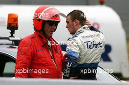 20.05.2006 Oschersleben, Germany,  Giedo van der Garde (NED), ASM Formula 3, Dallara F305 Mercedes, talking with a doctor after crashing out of the race - F3 Euro Series 2006 at Motorsport Arena Oschersleben