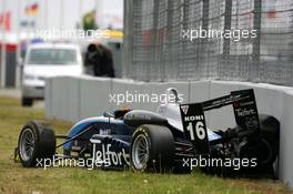 20.05.2006 Oschersleben, Germany,  The damaged car of Giedo van der Garde (NED), ASM Formula 3, Dallara F305 Mercedes, after crashing into a concrete barrier - F3 Euro Series 2006 at Motorsport Arena Oschersleben