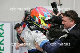 20.05.2006 Oschersleben, Germany,  Paul di Resta (GBR), ASM Formula 3, Dallara F305 Mercedes, being congratulated with his victory - F3 Euro Series 2006 at Motorsport Arena Oschersleben