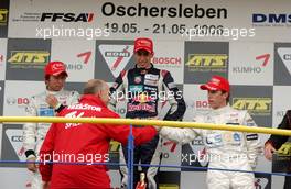 21.05.2006 Oschersleben, Germany,  Peter Mücke (GER), Team Owner Mücke Motorsport congratulates 3rd place winner Esteban Guerrieri (ARG), Manor Motorsport, Dallara F305 Mercedes - F3 Euro Series 2006 at Motorsport Arena Oschersleben