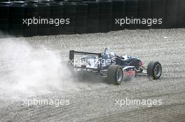 02.09.2006 Zandvoort, The Netherlands,  Sebastian Vettel (GER), ASM Formula 3, Dallara F305 Mercedes, going through the gravel after missing his breaking point at the first corner - F3 Euro Series 2006 at Zandvoort, The Netherlands