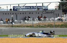 13.10.2006 Le Mans, France,  Local atmosphere at Le Mans: wining and dining at a restaurant whilst the F3 car drive by. - F3 Euro Series 2006 at Le Mans Bugatti Circuit, France