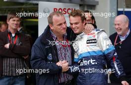 13.10.2006 Le Mans, France,  Giedo van der Garde (NED), ASM Formula 3, Dallara F305 Mercedes being gratulated by his team and management for his pole position of the first race here in Le Mans. - F3 Euro Series 2006 at Le Mans Bugatti Circuit, France