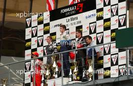 14.10.2006 Le Mans, France,  Podium F3 Euro Series: Paul di Resta (GBR), ASM Formula 3, Dallara F305 Mercedes (middle, 1st); Jonathan Summerton (USA), ASL Mücke Motorsport, Dallara F305 Mercedes (left, 2nd); Guillaume Moreau (FRA), Signature-Plus, Dallara F305 Mercedes (right, 3rd); ASM Teammember (far right); Cemil Cipa (TUR), HBR Motorsport, Dallara F304 Opel (far left) - F3 Euro Series 2006 at Le Mans Bugatti Circuit, France