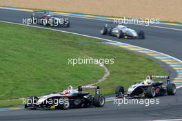 15.10.2006 Le Mans, France,  Kazuki Nakajima (JPN), Manor Motorsport, Dallara F305 Mercedes in front of Esteban Guerrieri (ARG), Manor Motorsport, Dallara F305 Mercedes - F3 Euro Series 2006 at Le Mans Bugatti Circuit, France