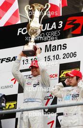 15.10.2006 Le Mans, France,  Richard Antinucci (USA), HBR Motorsport, Dallara F305 Mercedes proudly holds up the trophy for 1st place on the podium. - F3 Euro Series 2006 at Le Mans Bugatti Circuit, France