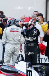 15.10.2006 Le Mans, France,  (right) Charlie Kimball (USA), Signature-Plus, Dallara F306 Mercedes congratulates winner Richard Antinucci (USA), HBR Motorsport, Dallara F305 Mercedes (left) with his victory. - F3 Euro Series 2006 at Le Mans Bugatti Circuit, France
