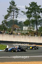 15.10.2006 Le Mans, France,  Giedo van der Garde (NED), ASM Formula 3, Dallara F305 Mercedes, leads Sébastien Buemi (SUI), ASL Mücke Motorsport, Dallara F305 / Mercedes - F3 Euro Series 2006 at Le Mans Bugatti Circuit, France