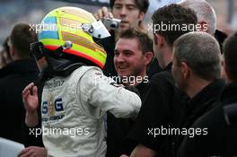 28.10.2006 Hockenheim, Germany,  Race winner Esteban Guerrieri (ARG), Manor Motorsport, Dallara F305 Mercedes, being congratulated by his team - F3 Euro Series 2006 at Hockenheimring