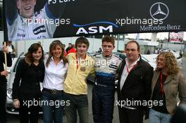 28.10.2006 Hockenheim, Germany,  New 2006 Euro F3 Series champion: Paul di Resta (GBR), ASM Formula 3, Dallara F305 Mercedes, with family / friends - F3 Euro Series 2006 at Hockenheimring