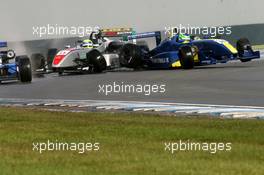 21.05.2006 Castle Donington, England,  Sunday, Walker/Valerio crash - British F3 Championship 2006 at Donington Park, England