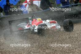 21.05.2006 Castle Donington, England,  Sunday, Mike Conway (GB), goes off due to ruuning over debris, Double R Dallara Mercedes - British F3 Championship 2006 at Donington Park, England