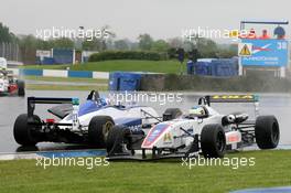 21.05.2006 Castle Donington, England,  Sunday, Kudzak and Ihara collide - British F3 Championship 2006 at Donington Park, England