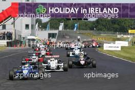25.06.2006 Naas, Ireland,  Sunday, Bruno Senna (BR), Double R Dallara Mercedes, leads at the start of race 1 - British F3 Championship 2006 at Mondello Park, Ireland