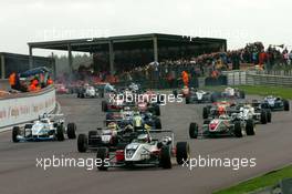 01.10.2006 Andover, England,  Sunday, Race start - British F3 Championship 2006 at Thruxton, England