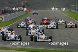 25.11.2006 Valencia, Spain, Saturday, Heats 1-4, Heat 2, Start, Stefano Coletti (MCO), EuroInternational and Josef Král (CZE), Kral, Josef Kaufmann Racing - DELL Formula BMW World Final 2006, 23th - 26th November, Circuit de la Comunitat Valenciana Ricardo Tormo - For further information please register at www.formulabmwworldfinal-images.com - This image is free for editorial use only. Please use for Copyright/Credit: c BMW AG