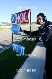 23.11.2006 Valencia, Spain, Marco Holzer (GER), Pitboard as he tests the BMW Sauber F1 Team, F1.06, as his prize for winning the 2005 Formula BMW Final - DELL Formula BMW World Final 2006, 23th - 26th November, Circuit de la Comunitat Valenciana Ricardo Tormo - For further information please register at www.formulabmwworldfinal-images.com - This image is free for editorial use only. Please use for Copyright/Credit: c BMW AG