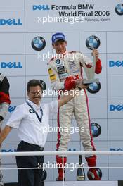 26.11.2006 Valencia, Spain, Sunday, Race, Podium,Winner, Christian Vietoris (GER), Josef Kaufmann Racing is presented his trophy by Dr. Mario Theissen (GER), BMW Motorsport Director - DELL Formula BMW World Final 2006, 23th - 26th November, Circuit de la Comunitat Valenciana Ricardo Tormo - For further information please register at www.formulabmwworldfinal-images.com - This image is free for editorial use only. Please use for Copyright/Credit: c BMW AG