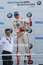 26.11.2006 Valencia, Spain, Sunday, Race, Podium,Winner, Christian Vietoris (GER), Josef Kaufmann Racing is presented his trophy by Dr. Mario Theissen (GER), BMW Motorsport Director - DELL Formula BMW World Final 2006, 23th - 26th November, Circuit de la Comunitat Valenciana Ricardo Tormo - For further information please register at www.formulabmwworldfinal-images.com - This image is free for editorial use only. Please use for Copyright/Credit: c BMW AG