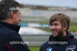 26.11.2006 Valencia, Spain, Sunday, Dr. Mario Theissen (GER), BMW Motorsport Director and Nick Heidfeld (GER), BMW Sauber F1 Team - DELL Formula BMW World Final 2006, 23th - 26th November, Circuit de la Comunitat Valenciana Ricardo Tormo - For further information please register at www.formulabmwworldfinal-images.com - This image is free for editorial use only. Please use for Copyright/Credit: c BMW AG