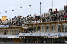 26.11.2006 Valencia, Spain, Sunday, The crowd watch from the grandstands - DELL Formula BMW World Final 2006, 23th - 26th November, Circuit de la Comunitat Valenciana Ricardo Tormo - For further information please register at www.formulabmwworldfinal-images.com - This image is free for editorial use only. Please use for Copyright/Credit: c BMW AG