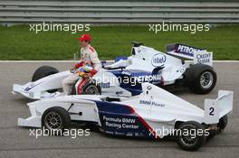26.11.2006 Valencia, Spain, Sunday, Winner of the DELL Formula BMW World Final 2006, Christian Vietoris (GER), Josef Kaufmann Racing in between a Formula BMW FB02 and a BMW Sauber F1 Car - 23th - 26th November, Circuit de la Comunitat Valenciana Ricardo Tormo - For further information please register at www.formulabmwworldfinal-images.com - This image is free for editorial use only. Please use for Copyright/Credit: c BMW AG
