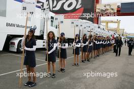 26.11.2006 Valencia, Spain, Sunday, Grid Girls - DELL Formula BMW World Final 2006, 23th - 26th November, Circuit de la Comunitat Valenciana Ricardo Tormo - For further information please register at www.formulabmwworldfinal-images.com - This image is free for editorial use only. Please use for Copyright/Credit: c BMW AG