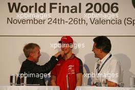 26.11.2006 Valencia, Spain, Sunday, Prize Giving Ceremony, Christian Vietoris (GER), Josef Kaufmann Racing and Dr. Mario Theissen (GER), BMW Motorsport Director - DELL Formula BMW World Final 2006, 23th - 26th November, Circuit de la Comunitat Valenciana Ricardo Tormo - For further information please register at www.formulabmwworldfinal-images.com - This image is free for editorial use only. Please use for Copyright/Credit: c BMW AG
