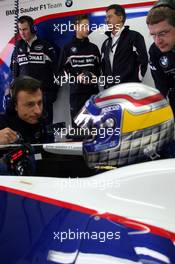 25.11.2006 Valencia, Spain, Alessandro Zanardi (ITA), BMW WTCC Driver, Tests the BMW Sauber F1 team, F1.06 (back Marco Holzer (GER) and Dr. Mario Theissen (GER), BMW Motorsport Director) - DELL Formula BMW World Final 2006, 23th - 26th November, Circuit de la Comunitat Valenciana Ricardo Tormo - For further information please register at www.formulabmwworldfinal-images.com - This image is free for editorial use only. Please use for Copyright/Credit: c BMW AG