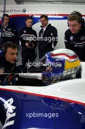 25.11.2006 Valencia, Spain, Alessandro Zanardi (ITA), BMW WTCC Driver, Tests the BMW Sauber F1 team, F1.06 (back Marco Holzer (GER) and Dr. Mario Theissen (GER), BMW Motorsport Director) - DELL Formula BMW World Final 2006, 23th - 26th November, Circuit de la Comunitat Valenciana Ricardo Tormo - For further information please register at www.formulabmwworldfinal-images.com - This image is free for editorial use only. Please use for Copyright/Credit: c BMW AG