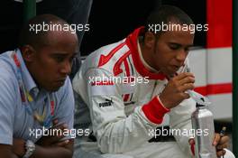 05.08.2006 Budapest, Hungary, Lewis Hamilton (GBR), ART Grand Prix with his father - GP2 Championship