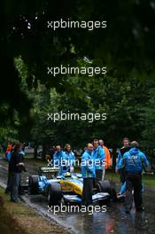09.07.2006 Goodwood, England,  Giancarlo Fisichella (ITA) Renault R26  - Goodwood Festival of Speed, Goodwood, UK