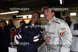 19.05.2006 Fawkham, England,  Mario Theissen, GER, BMW Motorsport Director and Nigel Mansell (GBR) at Brands Hatch Grand Prix