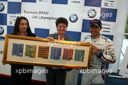 19.05.2006 Fawkham, England,  Andy Priaulx, GBR, BMW Team UK - RBM-Team, BMW 320si WTCC present his own Guernsey stamps, left: Jo de Garis middle: Sally Diamond (Guernsey Post) at Brands Hatch Grand Prix