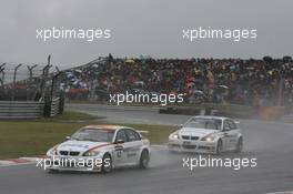 21.05.2006 Fawkham, England,  Dirk Müller, GER, BMW Team Germany - Schnitzer Motorsport, BMW 320si WTCC, Andy Priaulx, GBR, BMW Team UK - RBM-Team, BMW 320si WTCC at Brands Hatch Grand Prix
